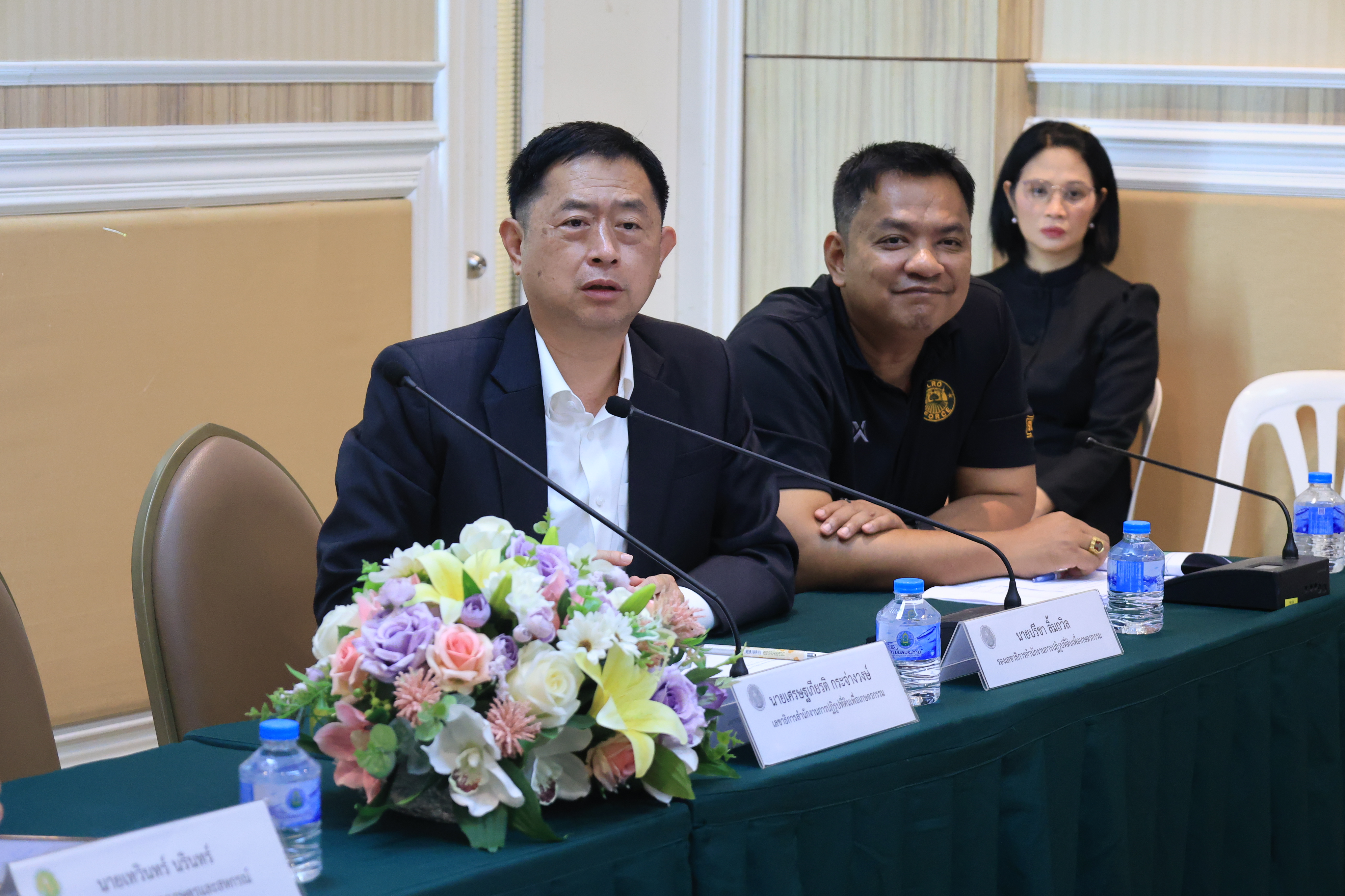 title - ส.ป.ก. เข้ารับฟังข้อเสนอสมาชิกเกษตรกรสภาประชาชน 4 ภาค ติดตามความคืบหน้าโครงการฯ ตามมติ ครม.  เกี่ยวกับด้านการจัดที่ดิน ด้านงบประมาณโครงการฯ และด้านบุคคล เพื่อแก้ไขปัญหาความเดือนร้อนให้กับสมาชิกในพื้นที่